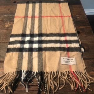 Burberry classic scarf